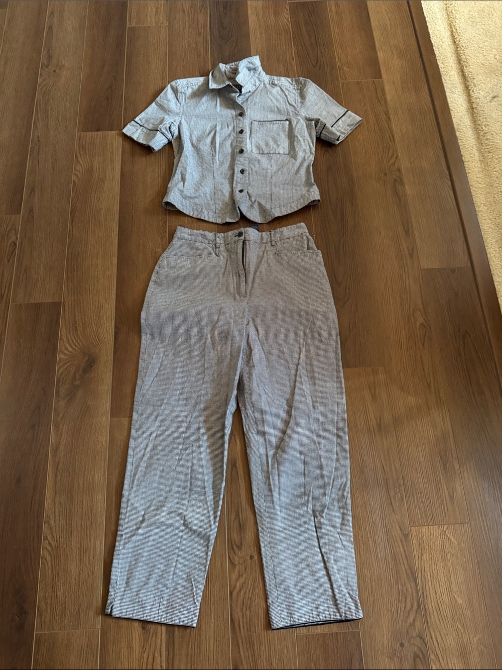 Women’s Lightweight Gray Crop Shirt & Pants Set - Size 8